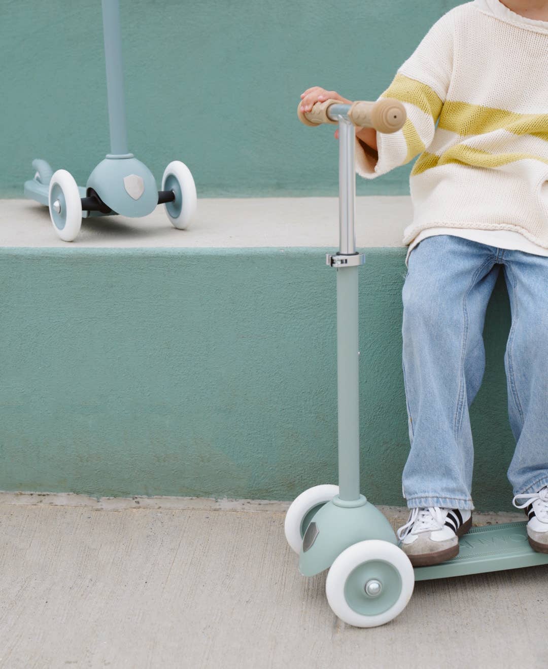 Banwood ECO Scooter - Clay: With a clay helmet 2-PC SET