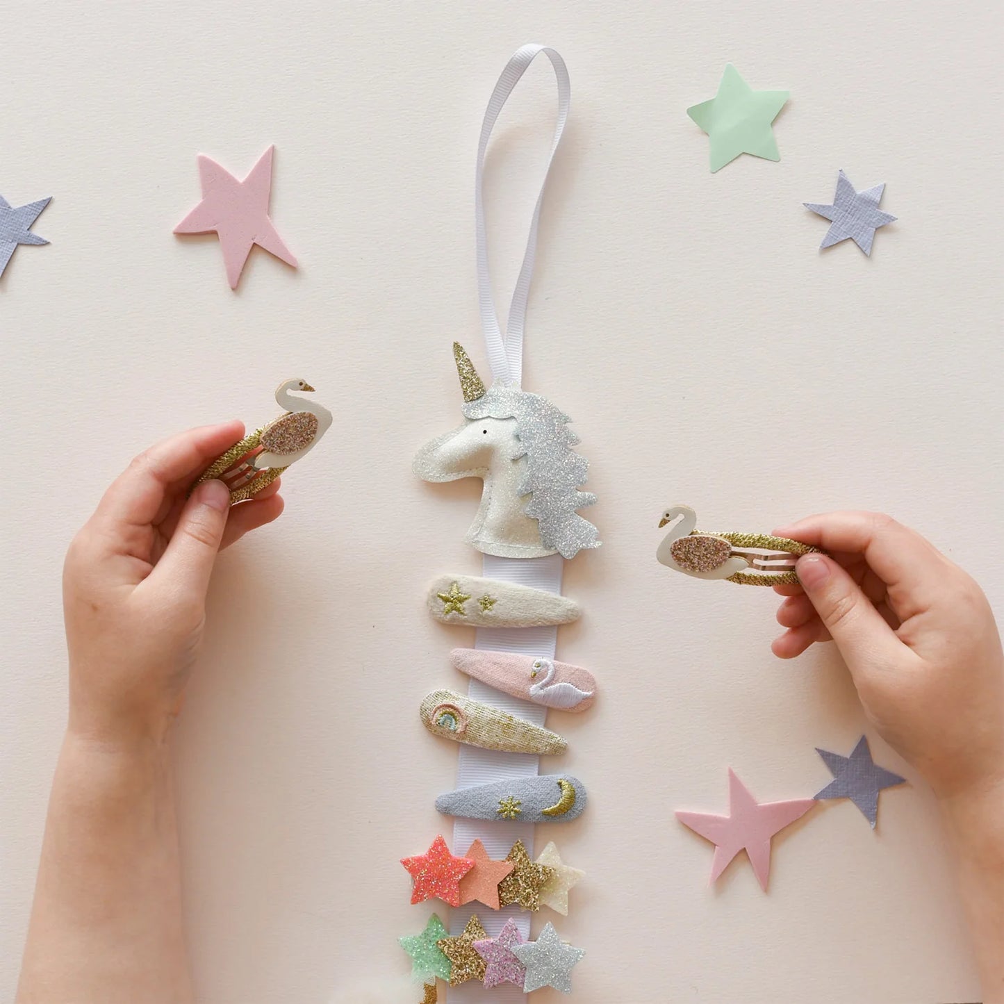 UNICORN CLIP HANGER