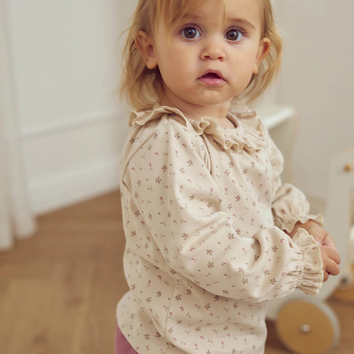 Aster Rib Frill Collar Top || Oak/Nostalgia rose/beige