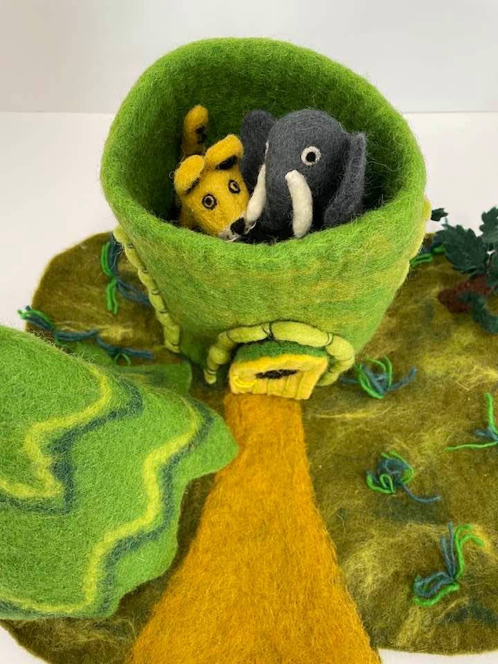 Jungle Hut Felt Playhouse - For Finger Puppets